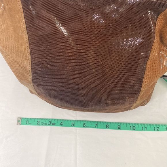 PARIS Leather Bucket Bag - Picture 9 of 10